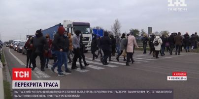 Підприємці розблокували трасу "Київ-Чоп", бо їм дозволили працювати цими вихідними