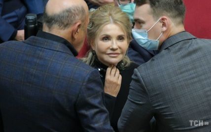 В обтягивающем наряде и с вечерней прической: Юлия Тимошенко в эффектном образе появилась в парламенте