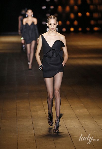 Коллекция Saint Laurent прет-а-порте сезона осень-зима 2018-2019 / © East News