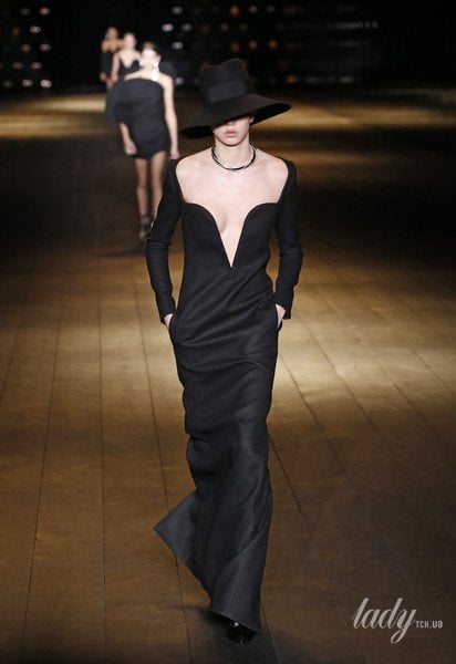 Коллекция Saint Laurent прет-а-порте сезона осень-зима 2018-2019 / © East News