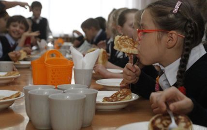 С 2021 года для школ Украины будет действовать новый санрегламент: что предусмотрено и как изменится питание