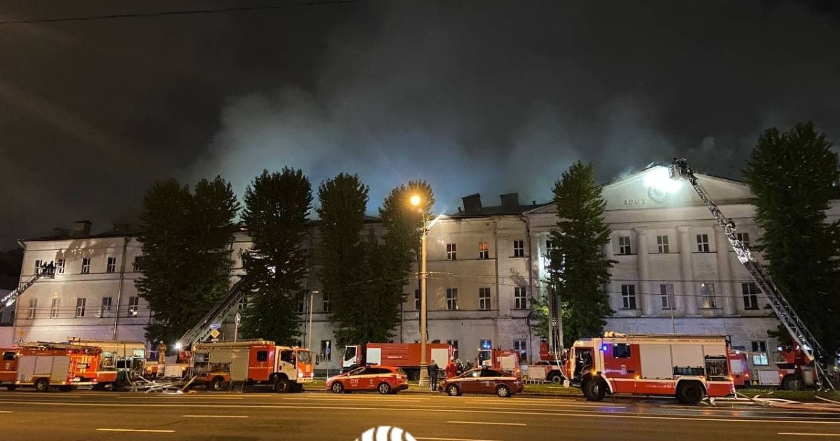 У центрі Москви спалахнув гуртожиток університету Міноборони РФ: відео