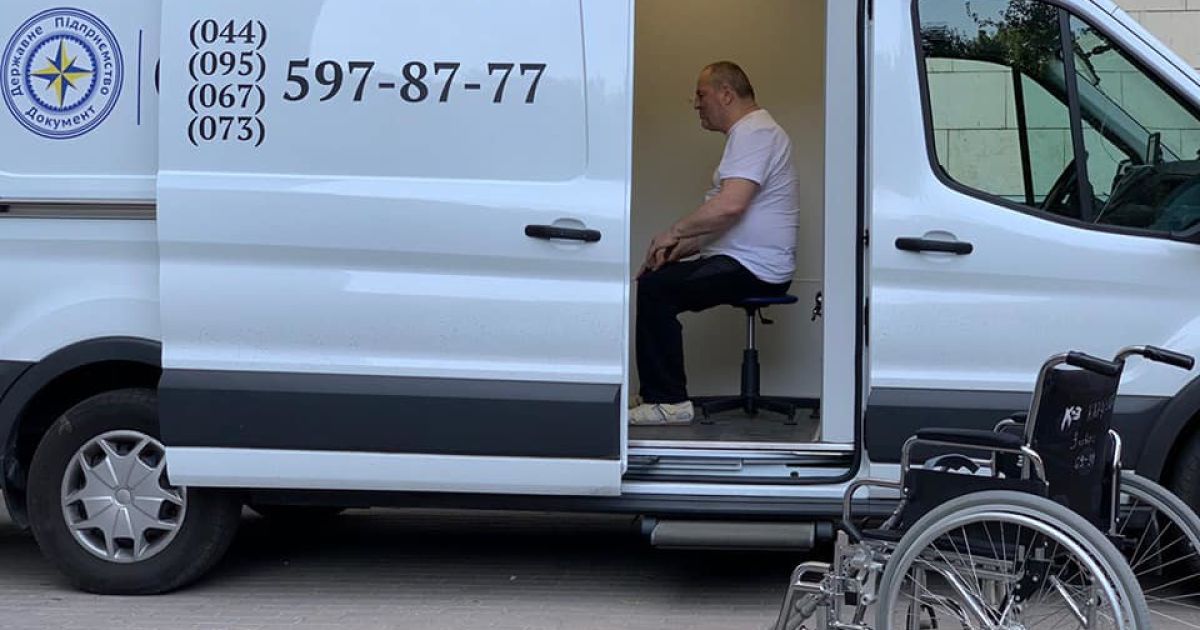 паспорти звільненим_2 / © Людмила Денісова / Facebook