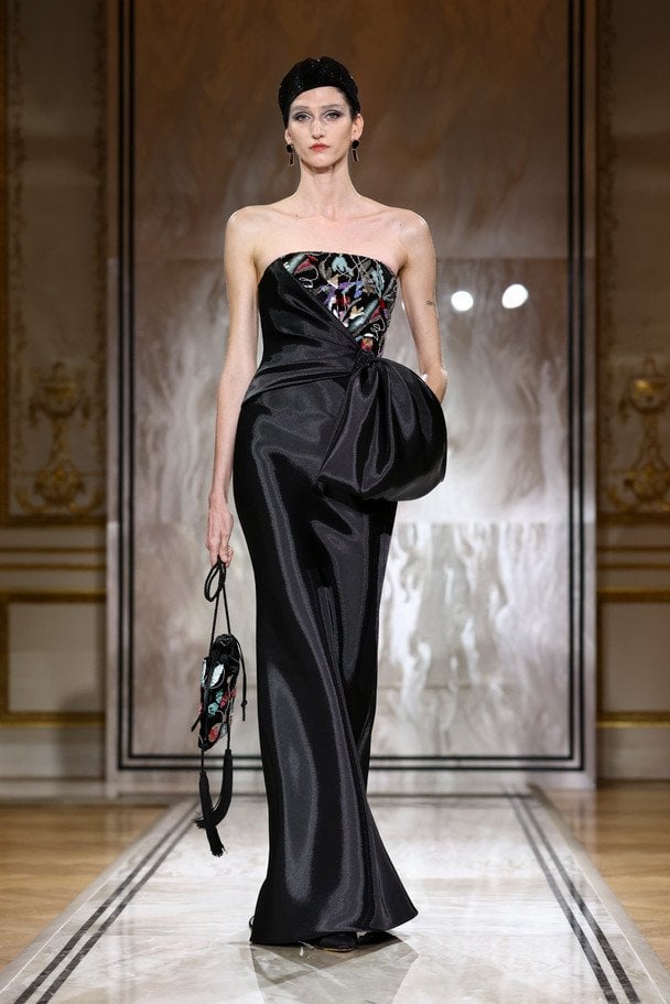 Показ Giorgio Armani Prive осень-зима 2025-2026 / © Associated Press