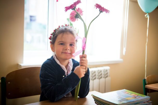Катя Соболєва у свій день народження пішла до першого класу / © прес-служба каналу "1+1"