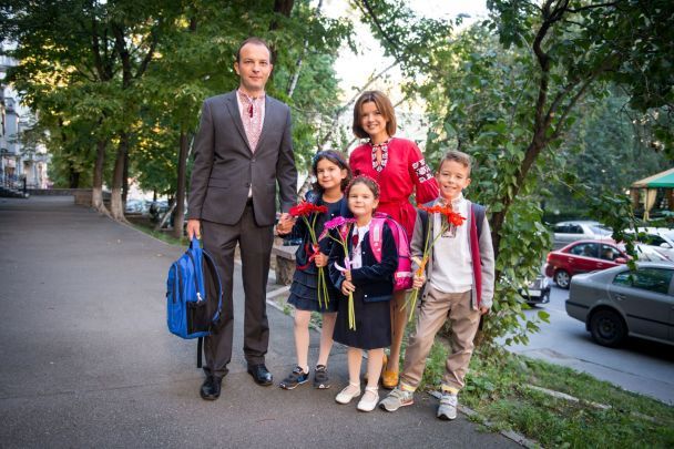 Марічка Падалко та Єгор Соболєв з дітьми / © прес-служба каналу "1+1"