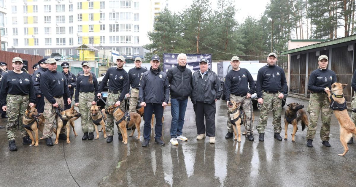 Кінологічний центр в Ірпені відвідали Говард Баффет та Річард Бренсон: / © Полиция Киевской области