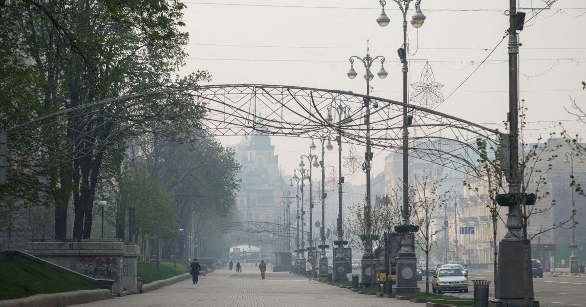 Київ затягнув щільний дим: що сталося та коли зникне отруйний смог