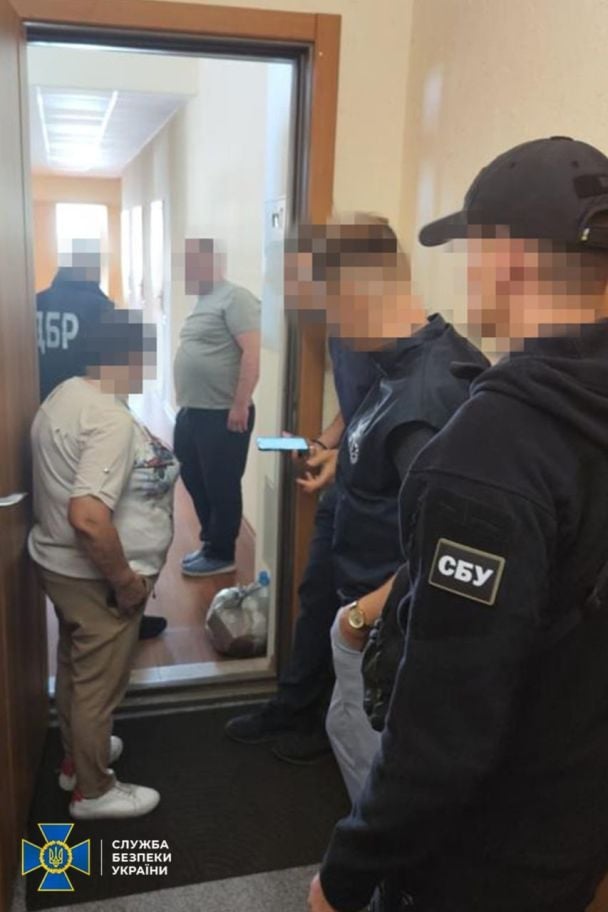 Обшуки у екснардепа Володимира Макеєнка. / © Служба безпеки України