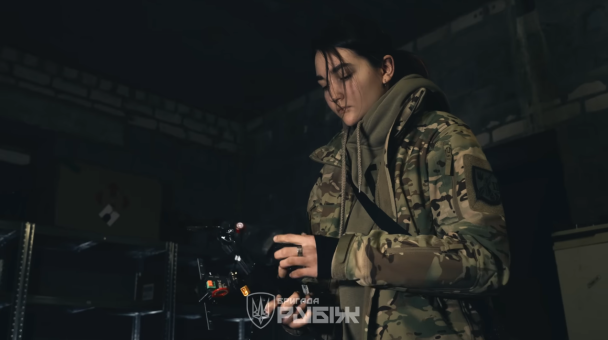 Ліліт працює другим пілотом MAVIC та супроводжує FPV-дрони.