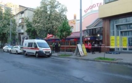 В центре Киева в ночном клубе парень ударом в голову убил мужчину, который приставал к его девушке