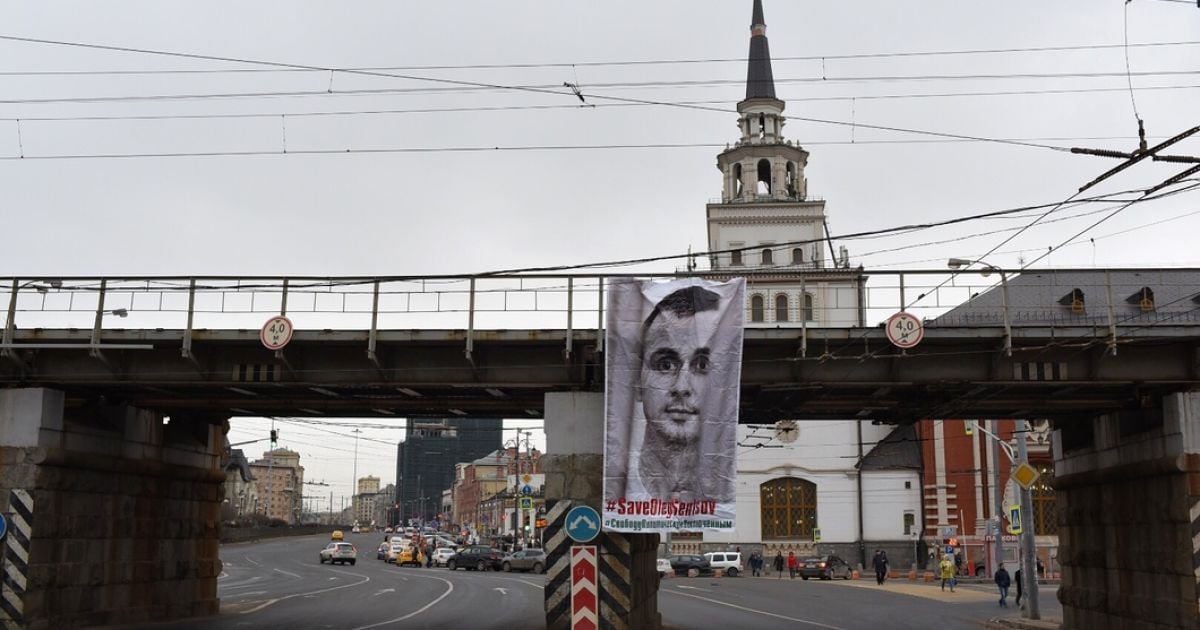 В Москве вывесили баннер в поддержку заключенного Олега Сенцова