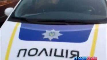 Одесские активисты застукали копа, когда та дремала в авто