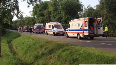 Рятувальники працюють на місці трагічної ДТП / © eGarwolin.pl