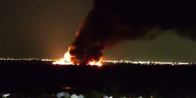 Закон бумеранга: у Санкт-Петербурзі на складі спалахнула масштабна пожежа (відео)