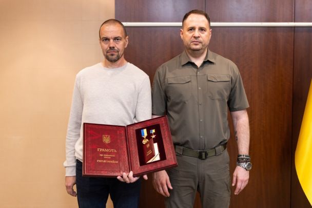 П'ять командирів "Азовсталі" отримали ордени "Золота зірка" та звання Героя  України (фото) — tsn.ua