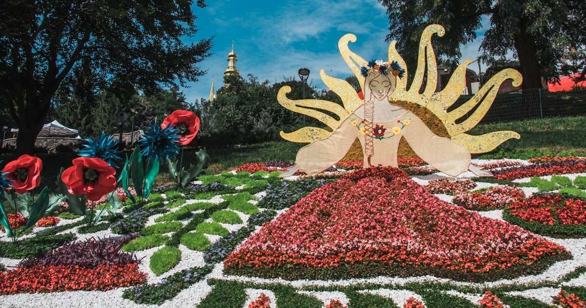 Білосніжка, Шрек та Angry Birds: у Києві на Співочому полі відкриється виставка квітів