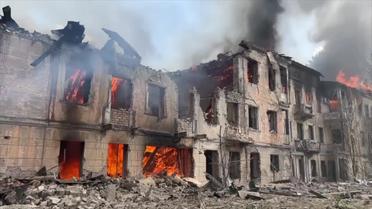 Окупанти завдали ракетного удару по Дніпру: влучили в медзаклад, багато постраждалих