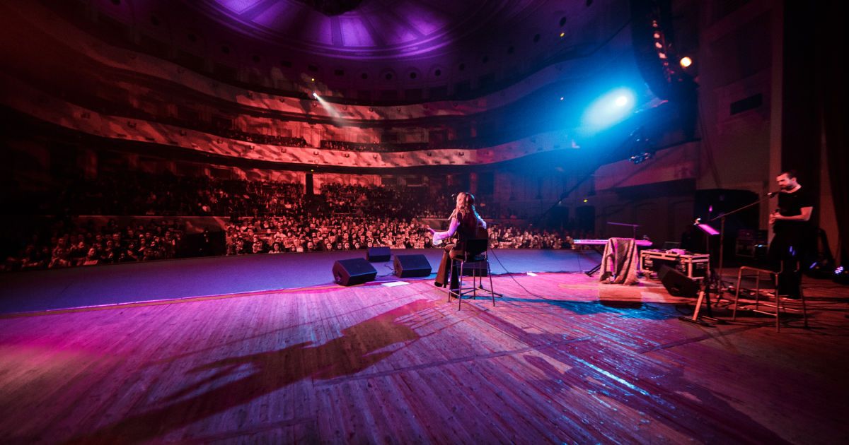 Cветлана Тарабарова представила сольную программу