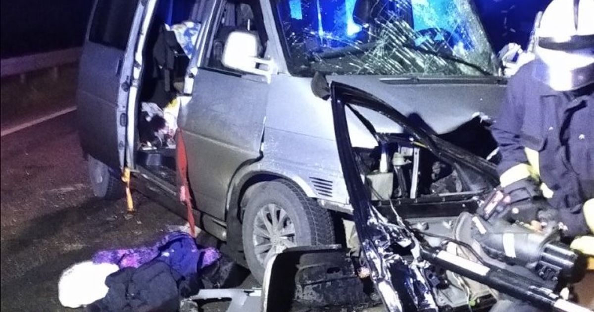 Сразу 10 человек пострадали в аварии во Львовской области