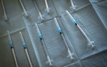 У Польщі зафіксовано перше важке ускладнення після вакцини проти коронавірусу