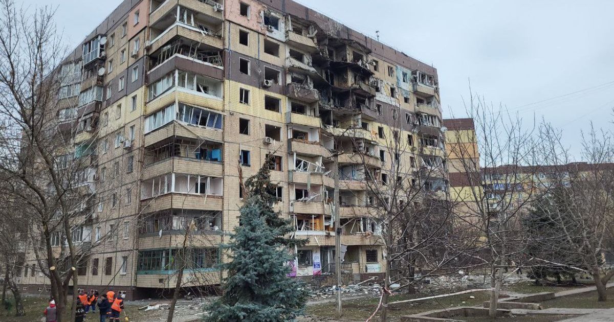 The multi-storey building in Kryvyi Rih, damaged due to the Russian missile strike. / Photo: Serhiy Lysak, Head of the Dnipropetrovsk Regional Military Administration.