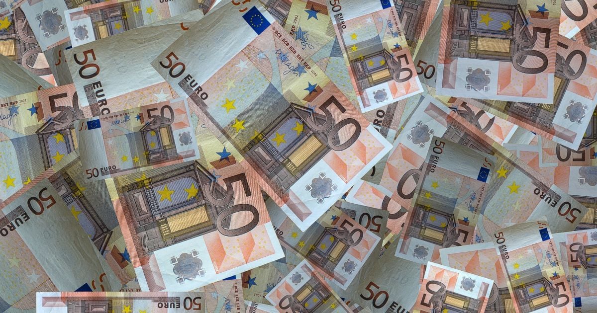 Курс валют на 25 квітня: євро впав нижче 30 гривень. Інфографіка