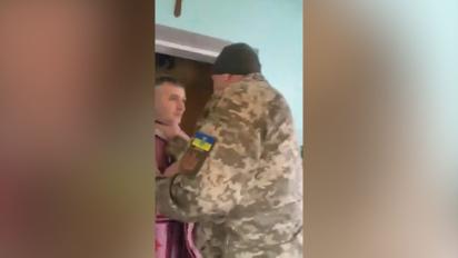 На Львівщині чоловік у військовій формі "брав за горло" і погрожував священнику повісткою