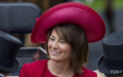 Не только в платье герцогини Кембриджской: Кэрол Миддлтон была замечена в шляпе младшей дочери