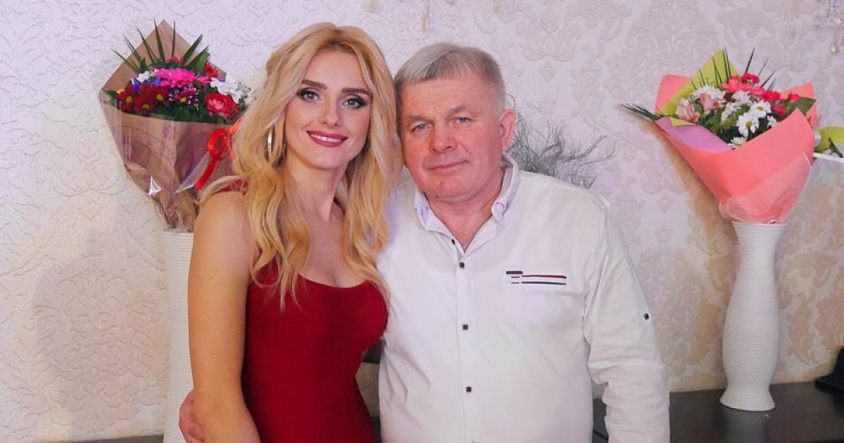 Ирина Федишин на юбилей отца подарила ему роскошный автомобиль