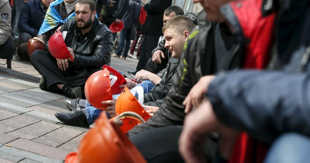 Митинг под Радой продлится до понедельника