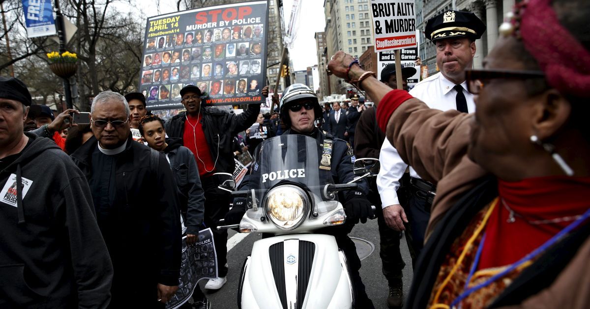 Правоохранители оказались в центре скандала