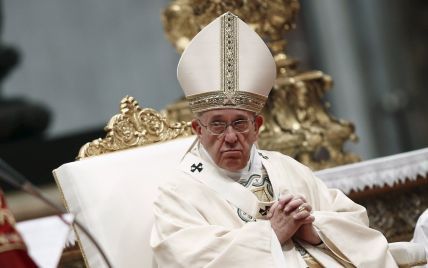 Папа Франциск умоляет остановить насилие против мигрантов