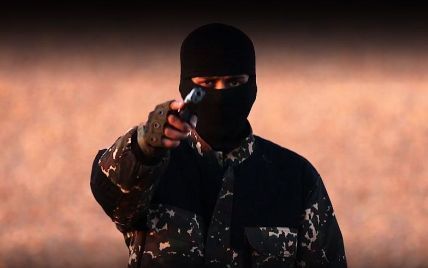 ІДІЛ випустила відео, на якому нібито готуються стратити "британських шпигунів", а Кемерона називають "ідіотом"
