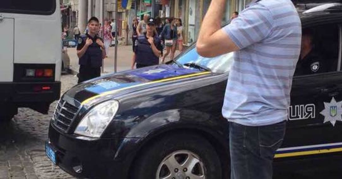 Задержание провокаторов под посольством / © Украинская правда