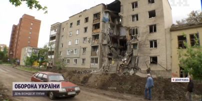 Россияне снова обстреляли Бахмут – разрушили целый подъезд пятиэтажки