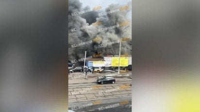 В Киеве в районе Дарницкой площади масштабный пожар: что горит