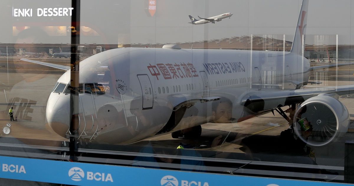 Авіакатастрофа пасажирського літака Boeing в Китаї: з'явилося моторошне відео падіння лайнера