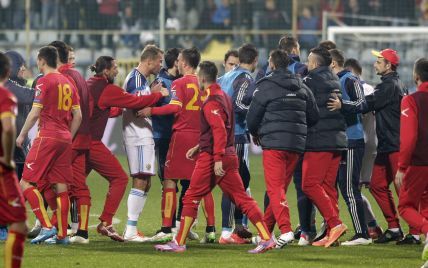 Матч отбора Евро-2016 Черногория - Россия отменен из-за выходки болельщиков