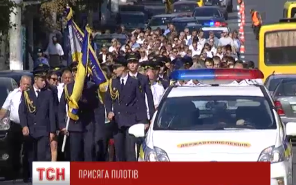 Летчики основали традицию присяги у памятника Небесной Сотни