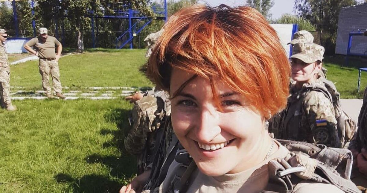 Дівчата у десанті: суворі нормативи з відтискань і доглянуті нігті