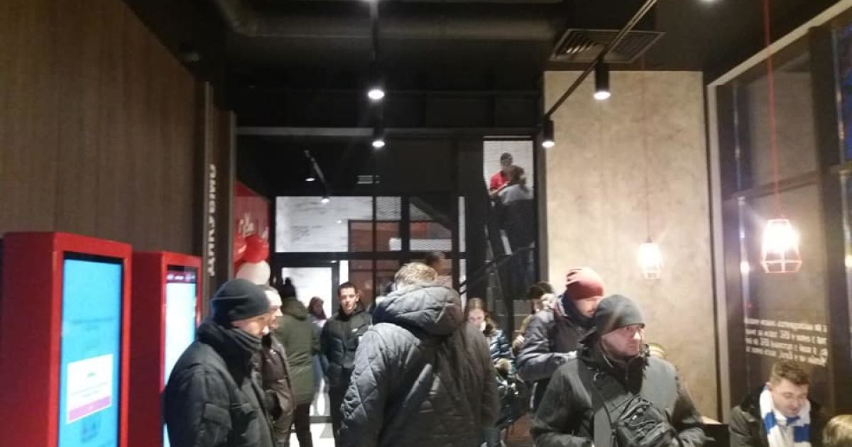 Активисты в заведении