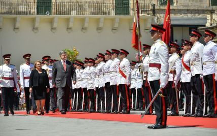 Порошенко впервые официально посетил Мальту. Что стоит знать о договоренности президентов