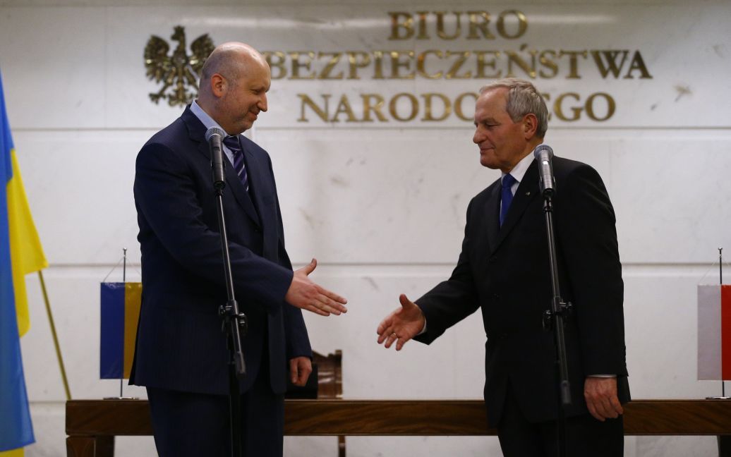 Турчинов та Козей підписали документ про співпрацю / © Reuters