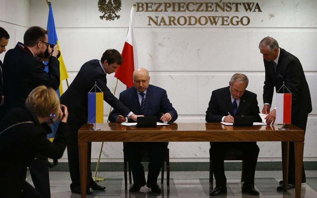 Турчинов та Козей підписали документ про співпрацю / © Reuters