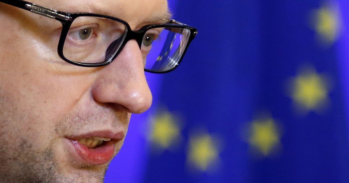 Яценюк виступив за референдум