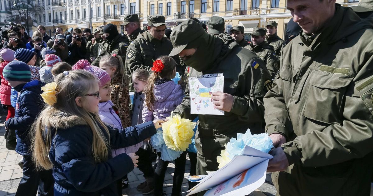 Бійців "Донбасу" провели рідні та жителі столиці