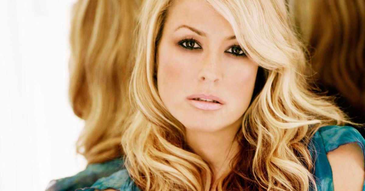 Анастейша, Эрос Рамазотти и Земфира развлекли гостей на корпоративе российского бизнесмена