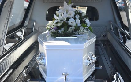 Арендовала гроб и пригласила родных: в Доминикане женщина устроила репетицию своих похорон