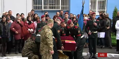 Сегодня в Киеве прощались с добровольцем 30 механизированной бригады